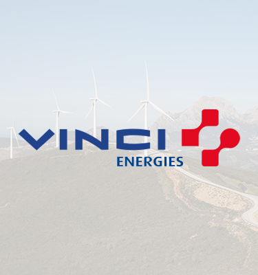 VINCI Energies Logo auf einem Omexom Projekt eines Windkraftanlagenbogens in Haouma © Baptiste Thierry De Ville D'Avray